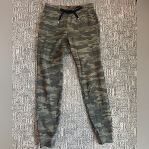 Zyia Women’s Camouflage Jogger Pants